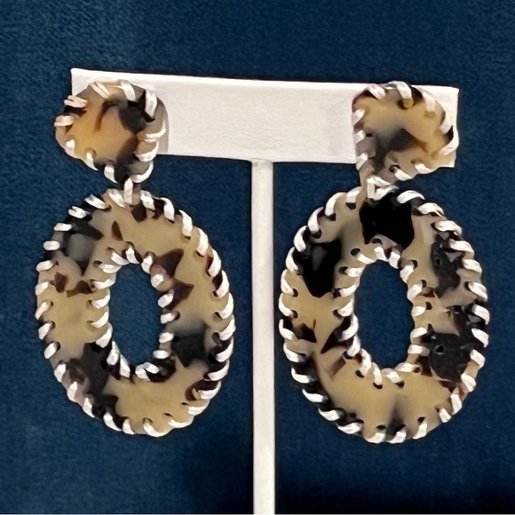 White Light Tortoise Shell Patterned Earrings - Picture 2 of 4